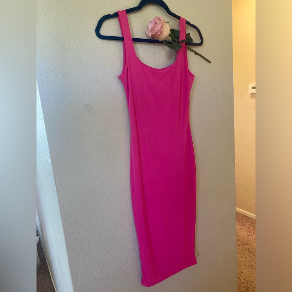 #120 ROSÉ Bodycon Midi Dress 🎀 - Picture 4 of 5